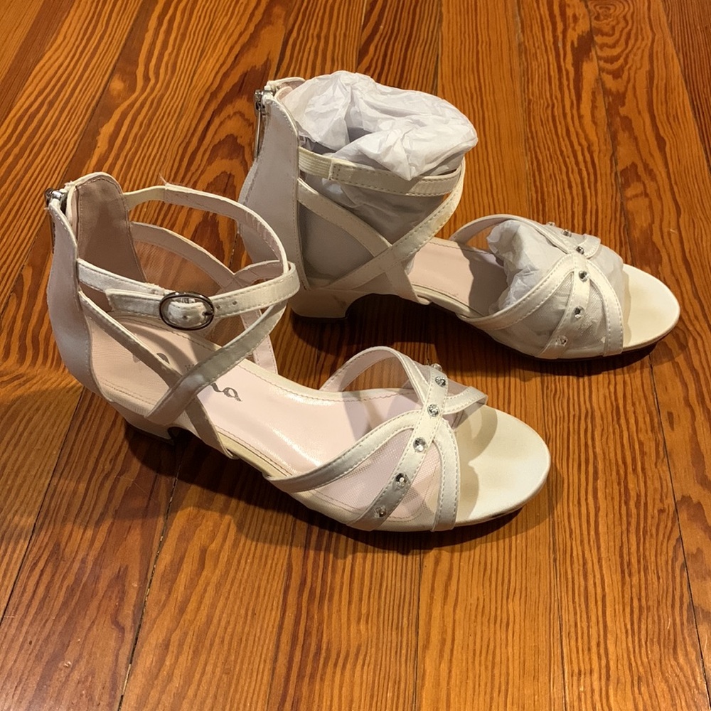 Nina Shoes, Betty white shimmer size 4M